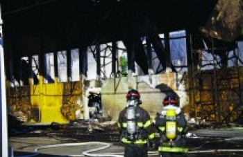 Incêndio destrói galpão de fábrica em Itaquá