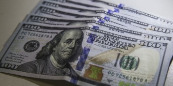 Dólar fecha dia em queda de 0,04%