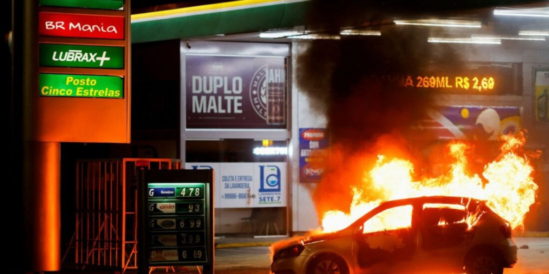 Manifestantes dificultaram combate ao fogo, diz Corpo de Bombeiros