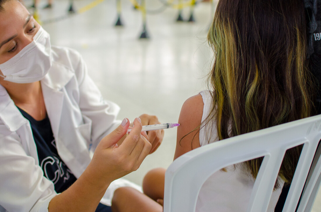 Vacinação contra a dengue para crianças de 10 e 11 anos começa na terça