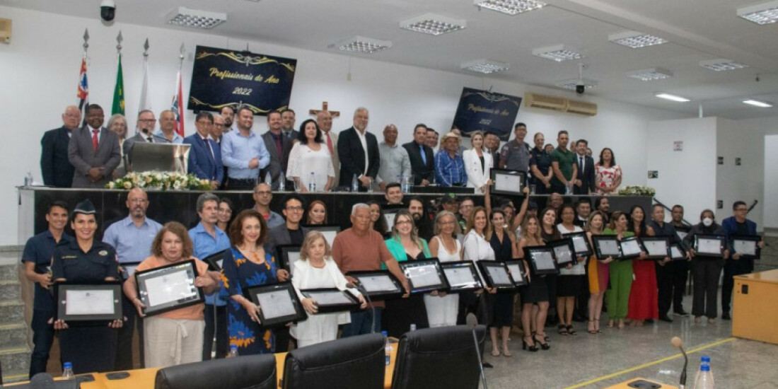 Profissionais do Ano recebem Título de Honra