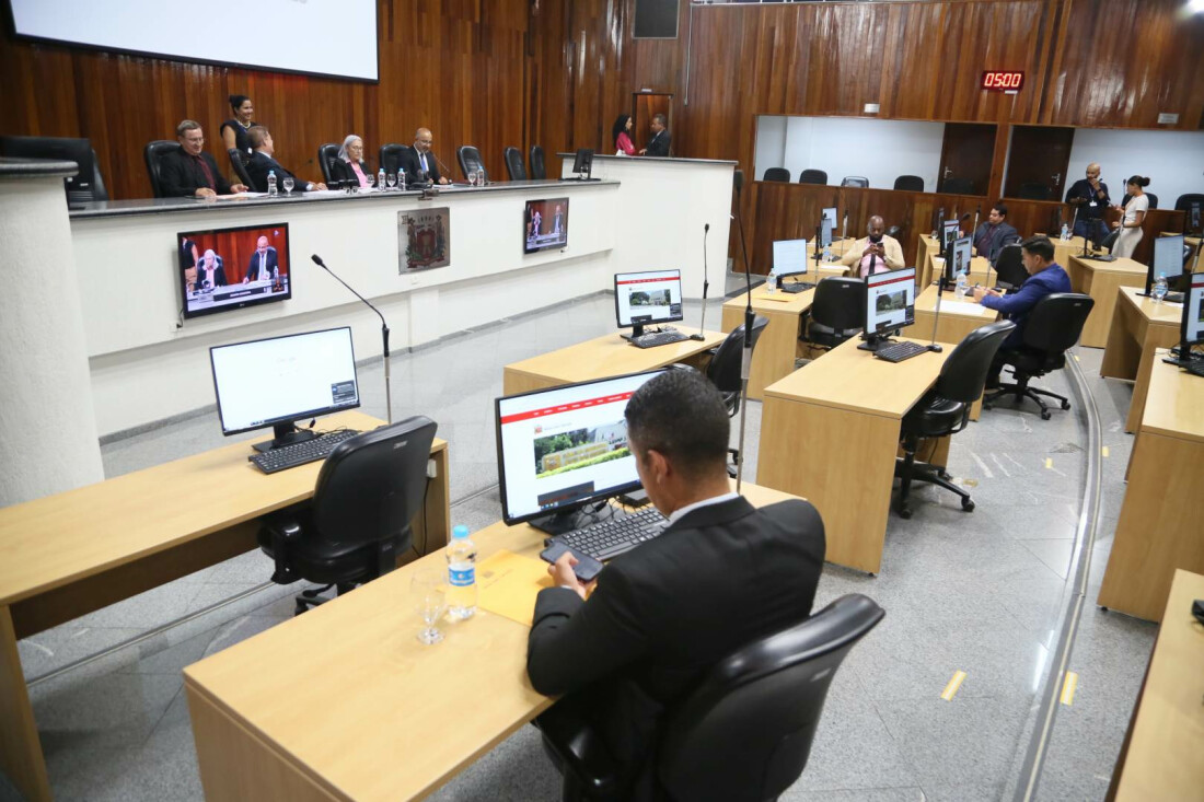 Câmara aprova placas em prédios públicos informando dados da locação 
