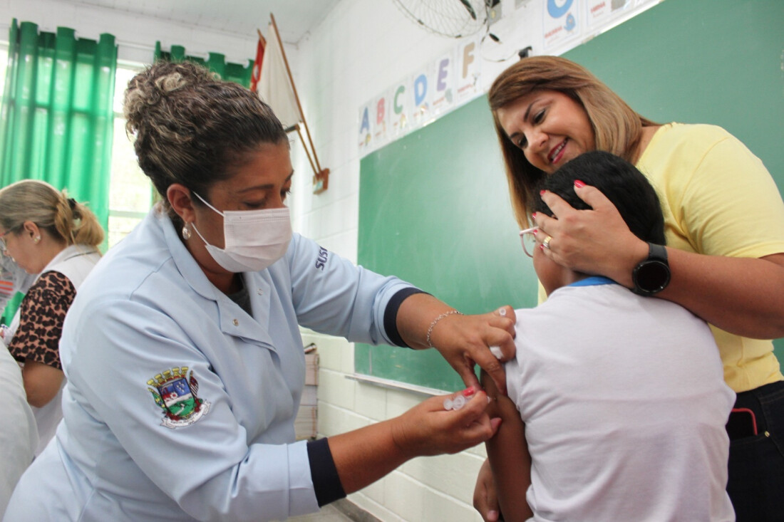 Poá antecipa vacinação contra a dengue na UBS Calmon Viana