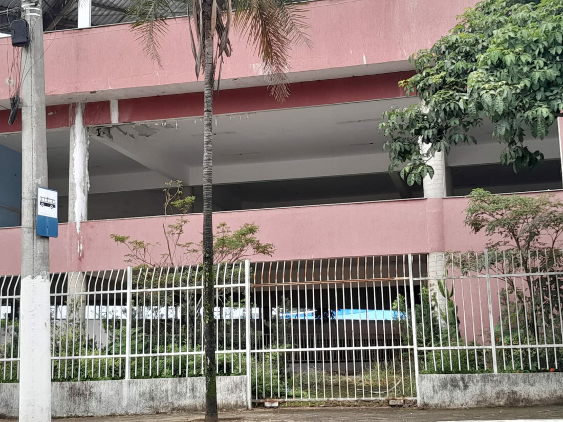 Janelas do Cantinho da Melhor Idade são retiradas após chuvas