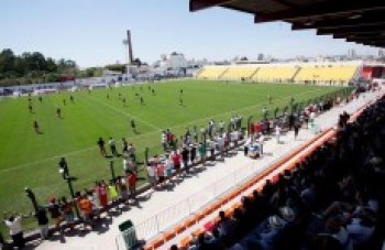 Ex-jogadores disputam partida de reabertura