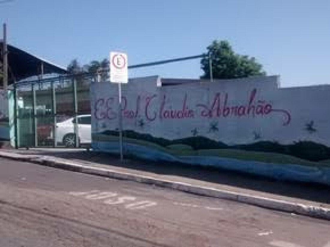 Falta de vagas e transporte escolar geram reclamações em Jundiapeba 