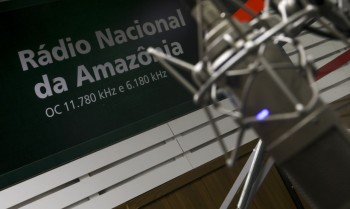 Rádio contra o "silêncio"