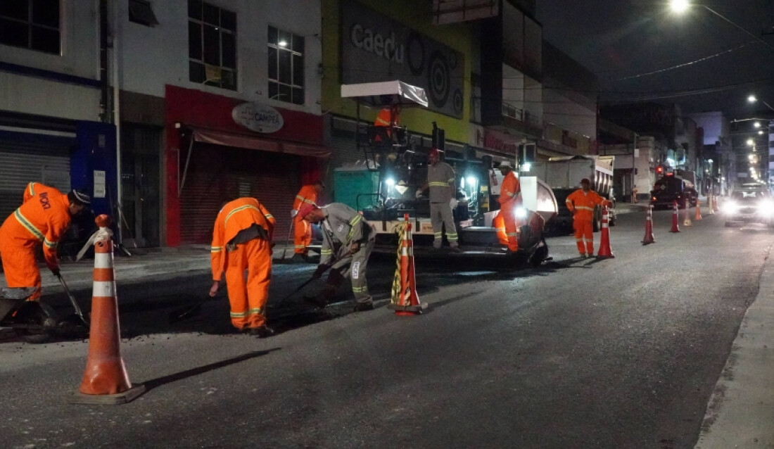 Nova Mogi inicia obras noturnas na Voluntário Fernando Pinheiro Franco 