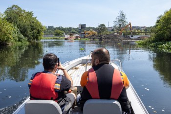 Defesa Civil de Itaquá acompanha desassoreamento do Rio Tietê com o DAEE
