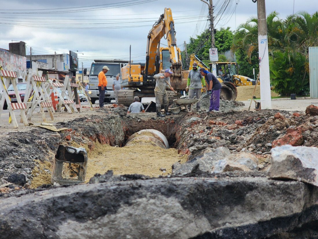 Sistema de drenagem começa a ser trocado na avenida Senador Roberto Simonsen