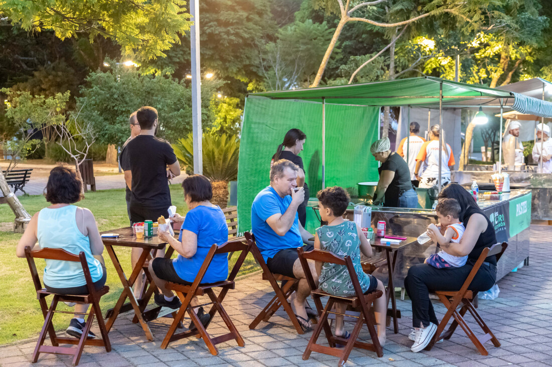 Com gastronomia e música ao vivo, Guararema tem Feira Noturna às sextas-feiras