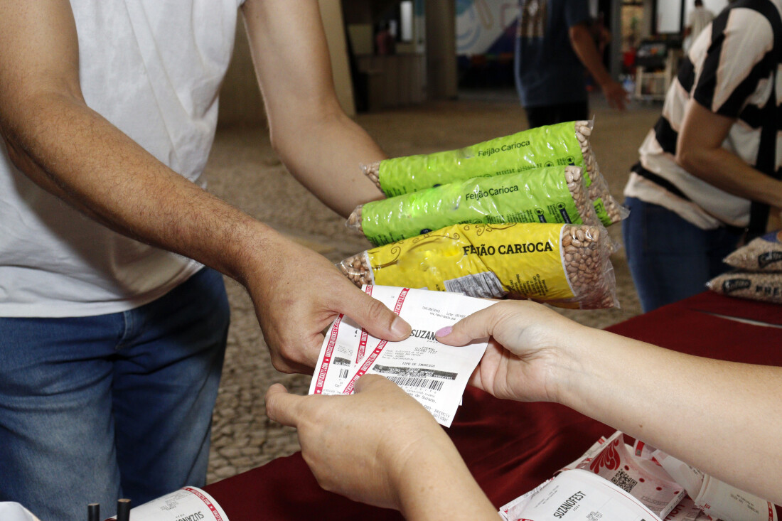 Fundo Social arrecada mais de três toneladas de alimentos na troca de ingressos