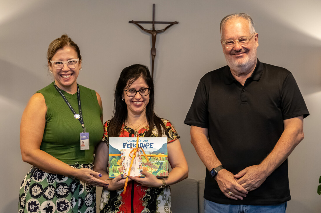 Professora de Guararema é premiada no Seminário de Boas Práticas Pedagógicas