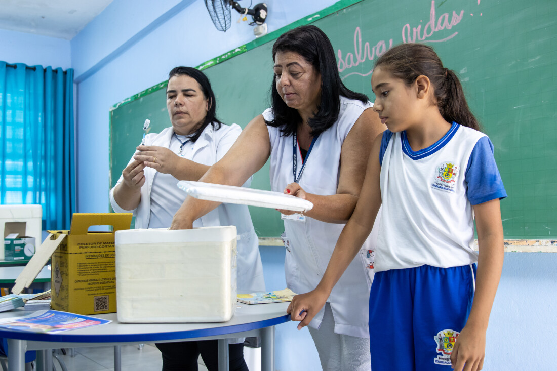 Nova estratégia de vacinação contra a dengue alcança 17 escolas em Itaquá