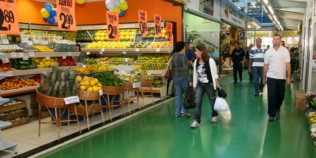 Mercadão e feiras-livres adotam esquema especial