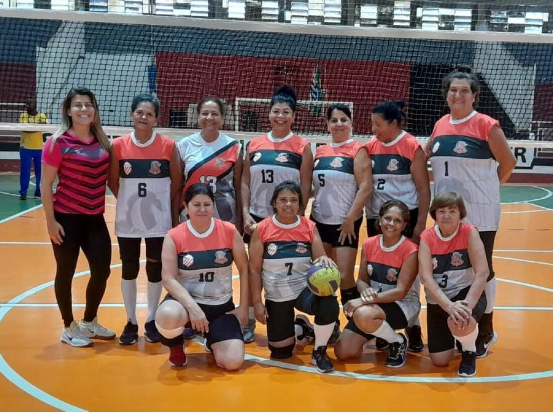 Santa Isabel inicia torneio de vôlei adaptado para terceira idade 