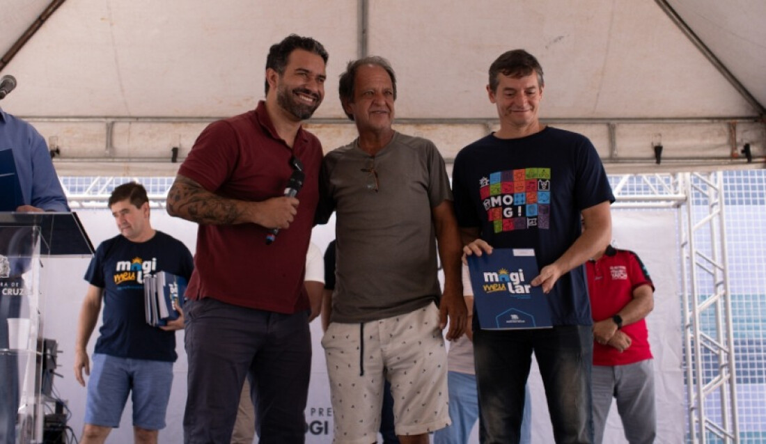 Habitação entrega títulos de regularização para moradores de Jundiapeba