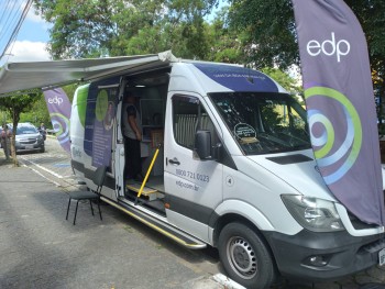 Bairro Jardim Maitê, em Suzano, recebe serviços da Van da Boa Energia da EDP 