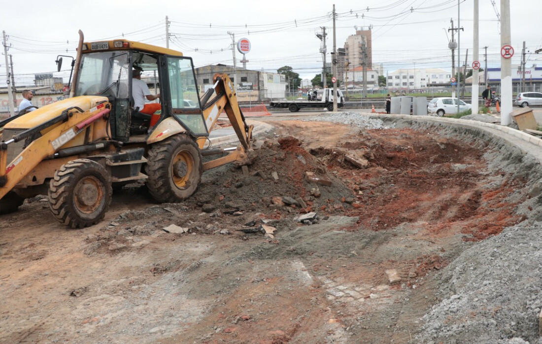 Obra da nova alça avança no viaduto Leon Feffer