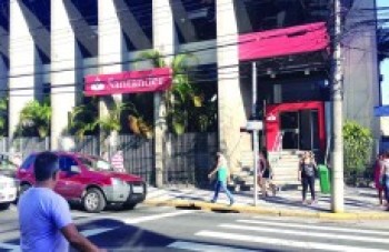 Bandidos tentam roubar agência bancária em Mogi