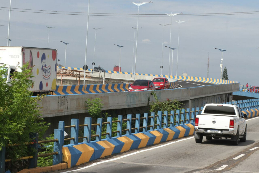 Após congestionamento, Prefeitura de Poá altera trânsito na saída do viaduto novo