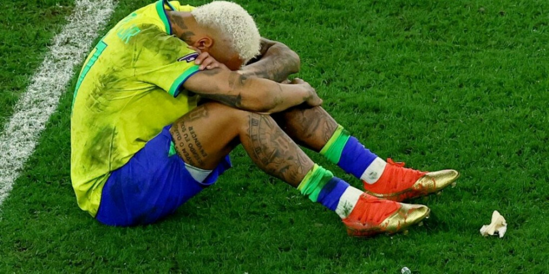 Tristeza permanece na chegada de seleção ao Brasil