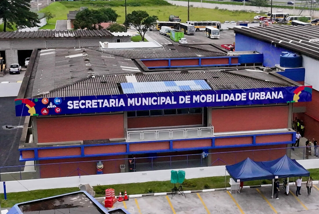 Secretaria de Mobilidade Urbana de Itaquá ganha nova sede e entrega 25 ônibus