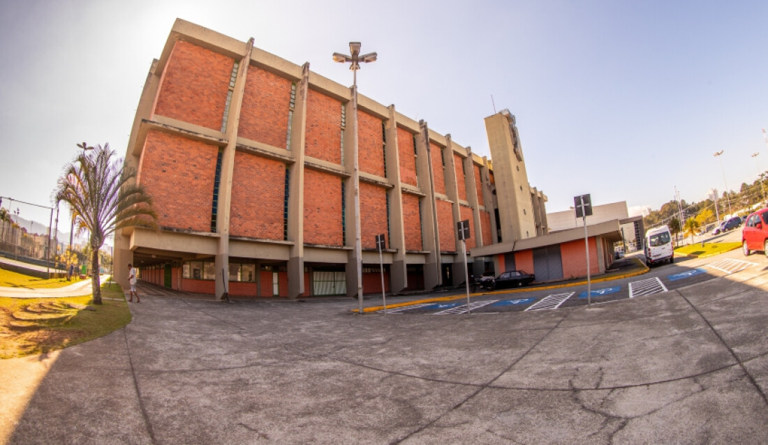 Prefeitura realiza reparos emergenciais no Ginásio de Esportes Hugo Ramos