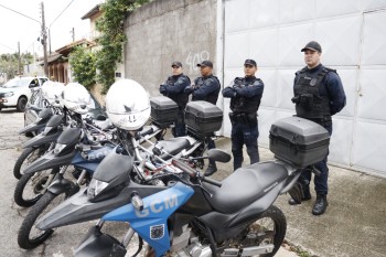 Operação captura procurado e prende dois indivíduos com arma falsa