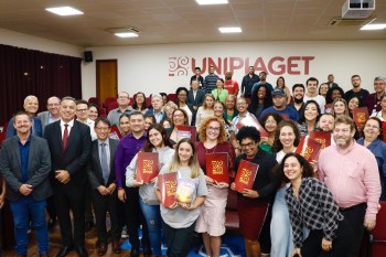 Solenidade oficializa a entrega de bolsas de estudo a 19 alunos do UniPiaget