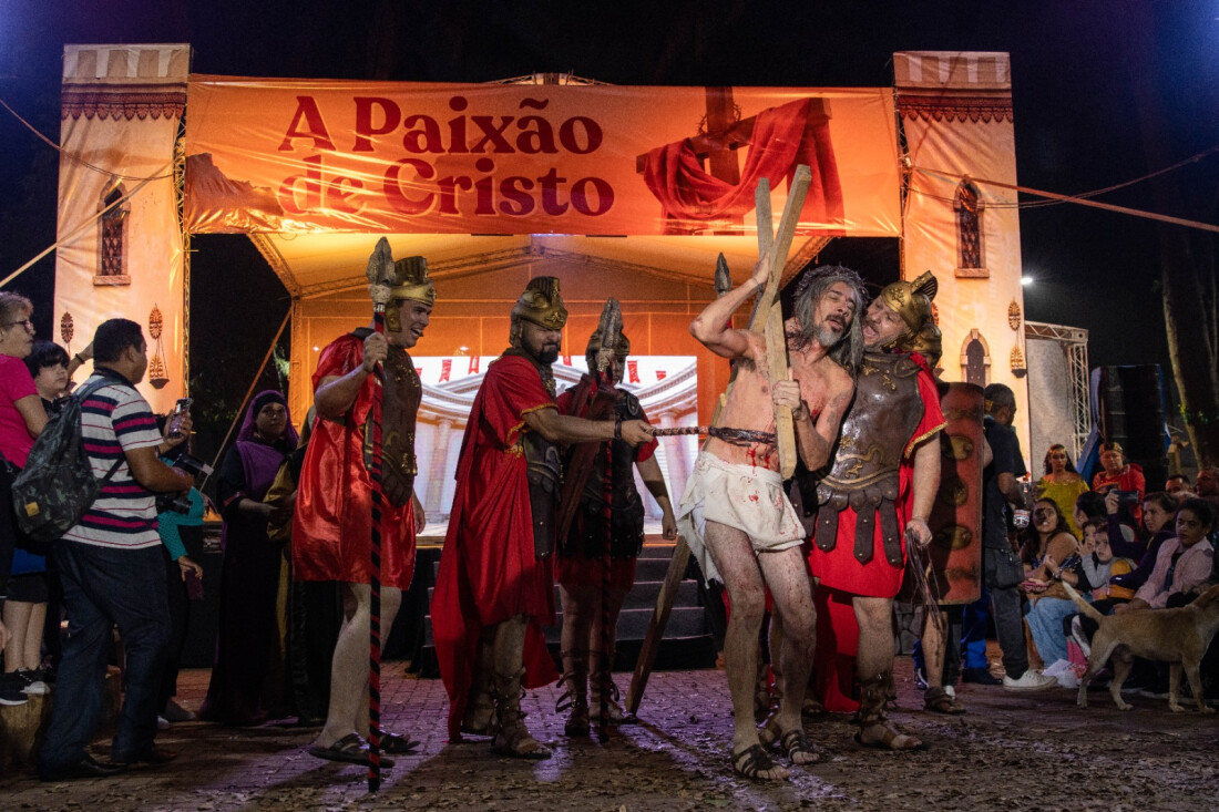 Espetáculo da Paixão de Cristo reúne 1,5 mil pessoas em Itaquá