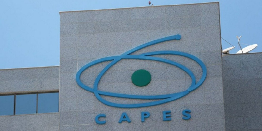 Capes deposita dinheiro de bolsistas