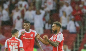 Inter abre Brasileirão com vitória de virada sobre o Bahia por 2 a 1