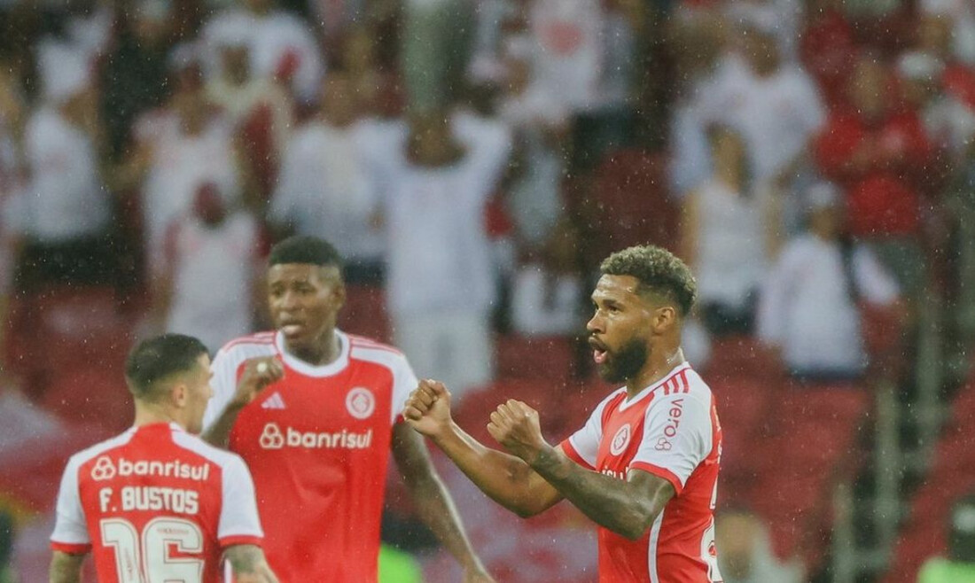 Inter abre Brasileirão com vitória de virada sobre o Bahia por 2 a 1