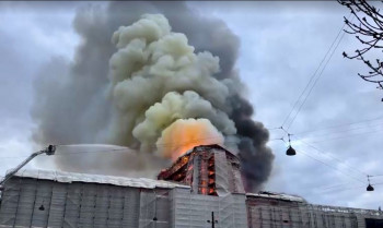 Incêndio atinge antiga bolsa de valores da Dinamarca