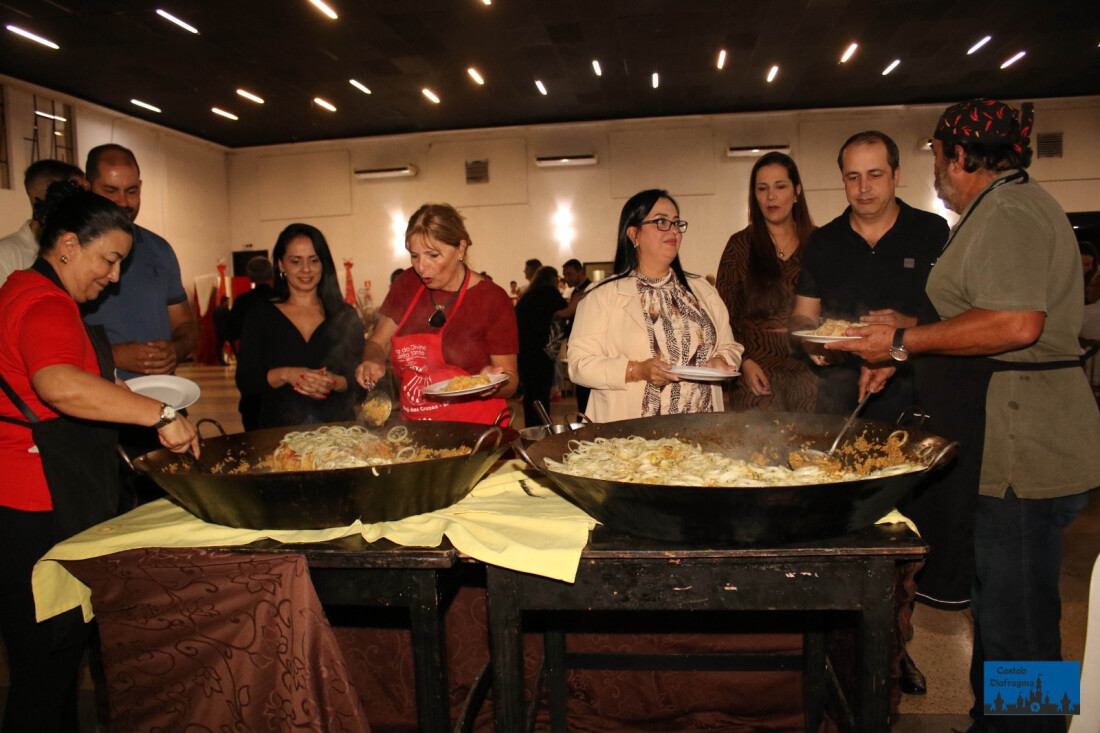 Festa do Divino promove tradicional Frango à Basilicata