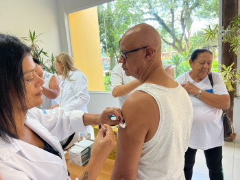 Poá vacina quase 400 pessoas no Dia D de Combate a Gripe