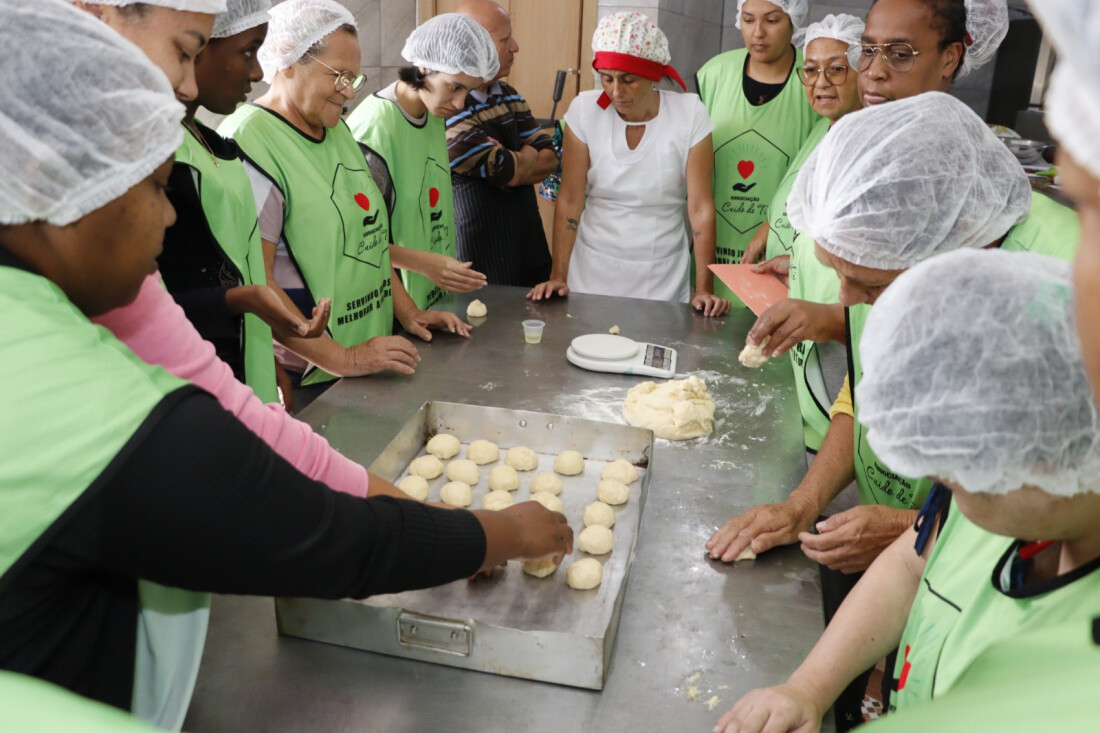 Saspe e associação ‘Cuido de Ti’ promovem curso de confecção pães e bolos 