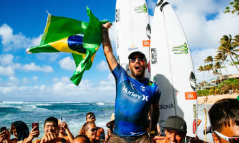"Há muito tempo não me sentia tão feliz", diz bicampeão Filipe Toledo