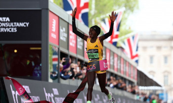 Queniana Peres Jepchirchir quebra recorde mundial de maratona