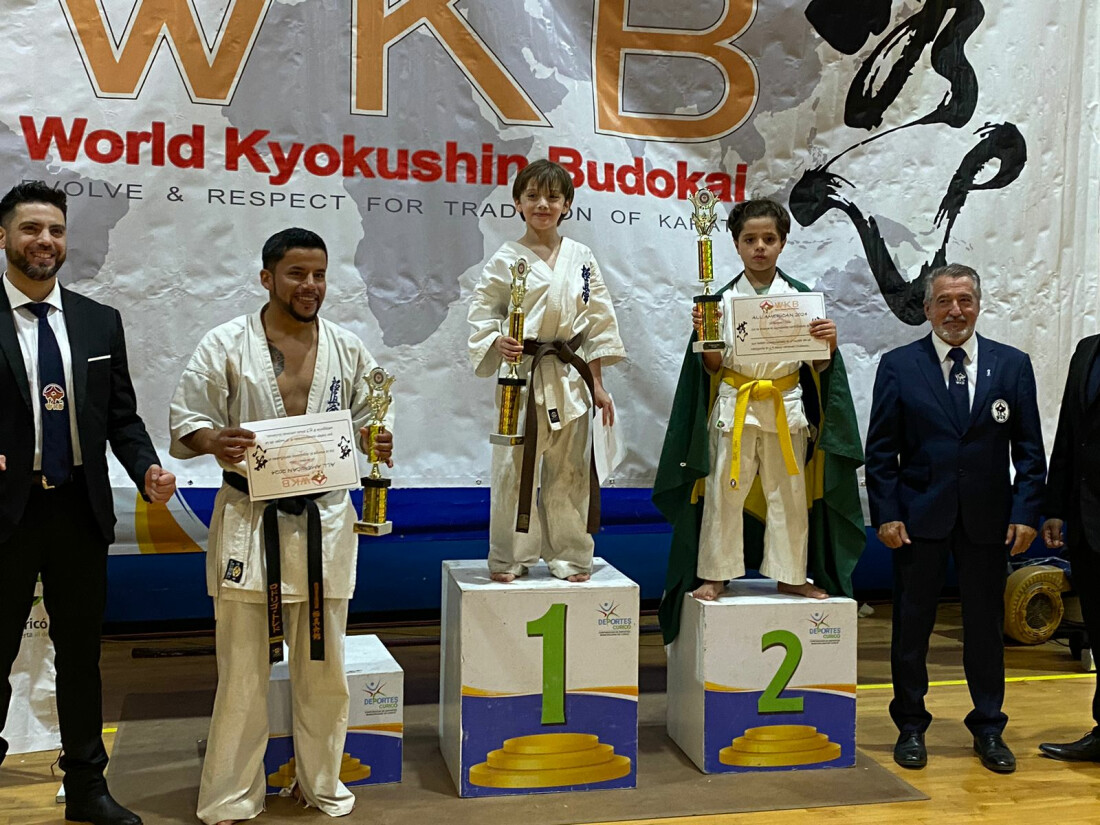 Atletas de Guararema são premiados em competição de karatê no Chile