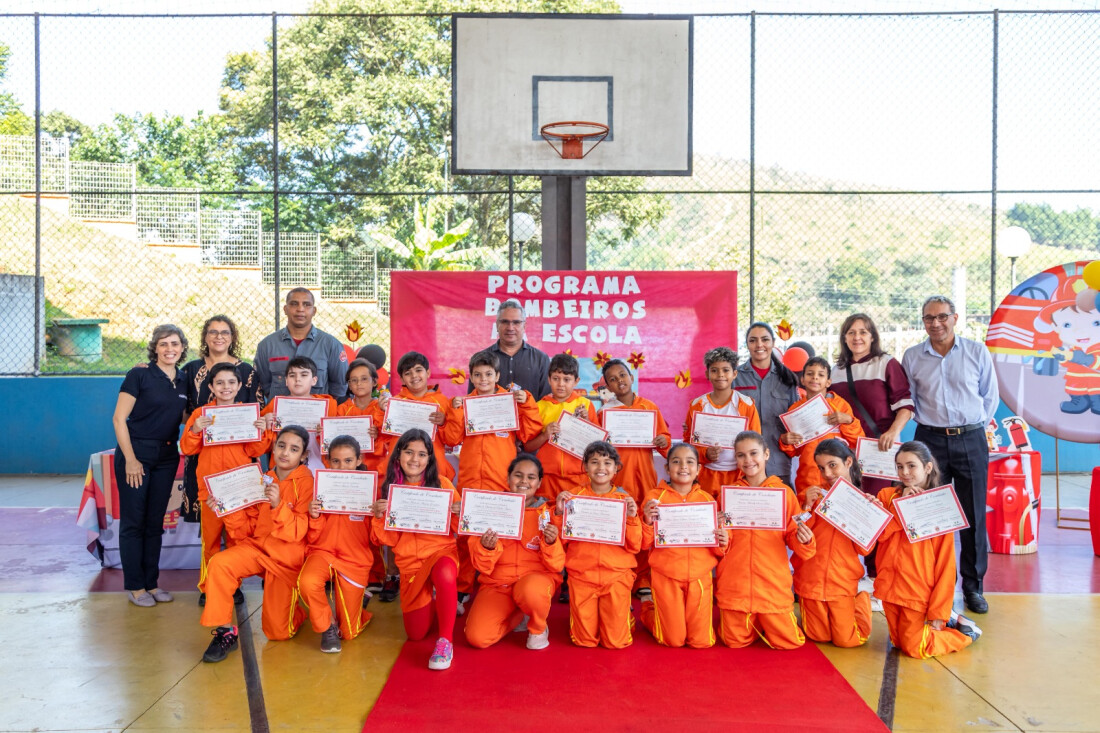 Programa Bombeiro na Escola forma novas turmas em Guararema