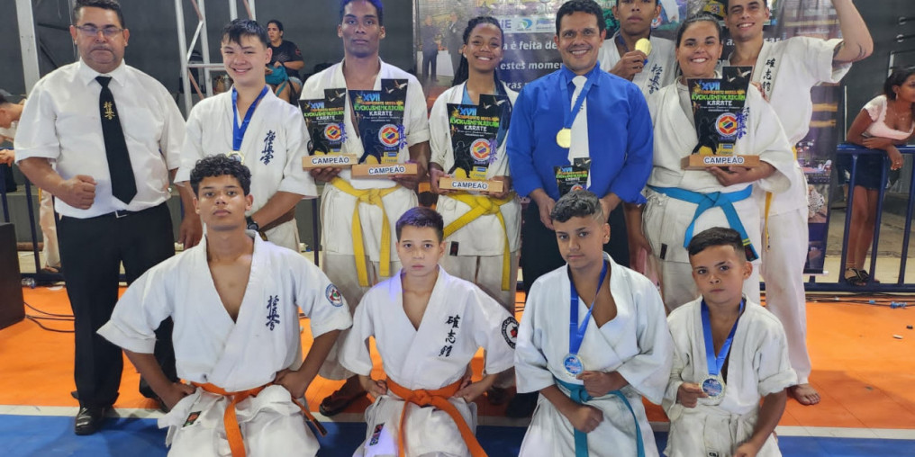 Projeto social de karatê em Mogi forma campeões