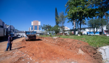 Construção de nova rua avança e começam as obras na praça Sacadura Cabral