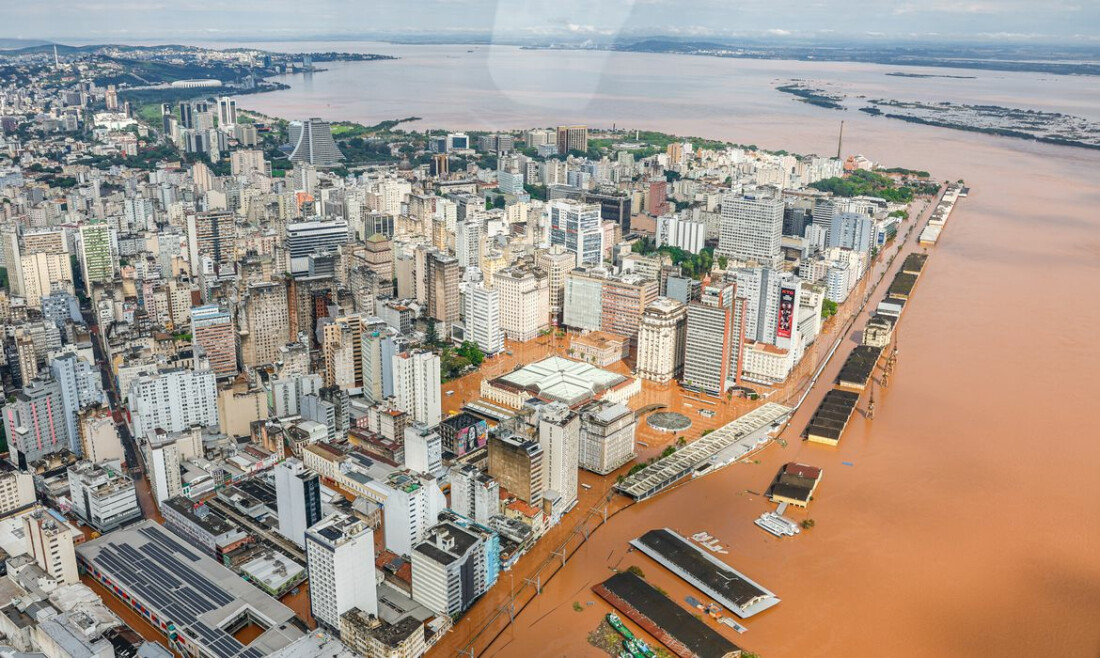 Bairro de Porto Alegre terá de ser evacuado após dique transbordar
