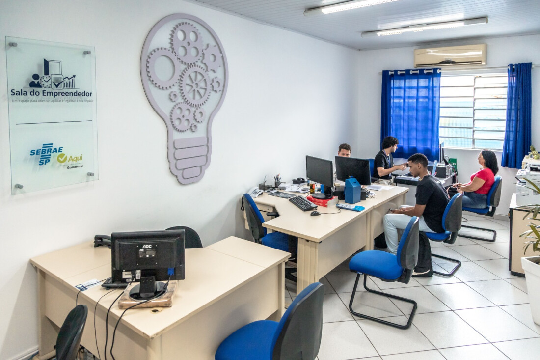 Sala do Empreendedor de Guararema auxilia MEIs no cadastro do DET