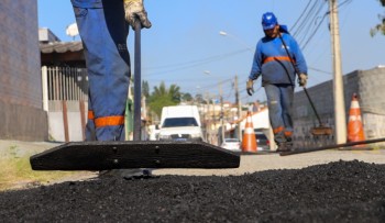 Mutirão da Operação Tapa-Buraco atende mais de 10 bairros de Mogi 