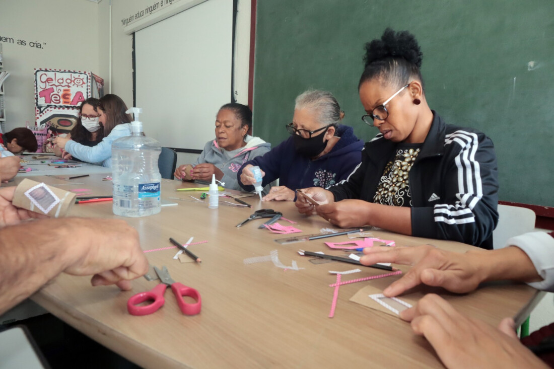 Suzano abre 12 vagas para curso de artesanato com caixas de papelão