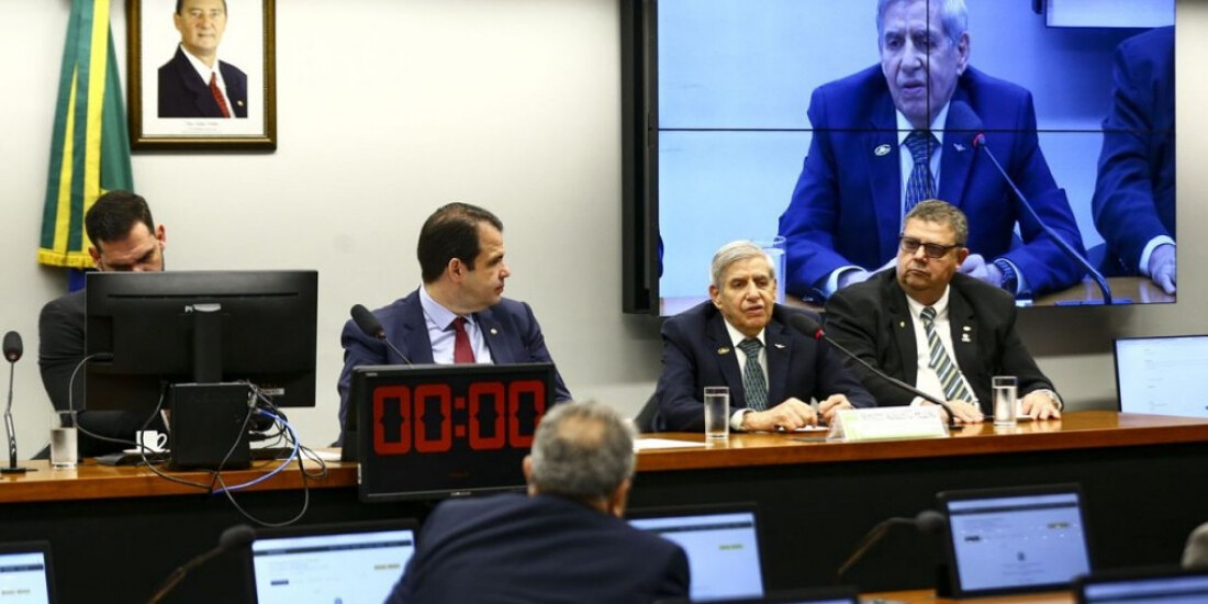 Na Câmara, ministro do GSI diz que país vive “situação esdrúxula”