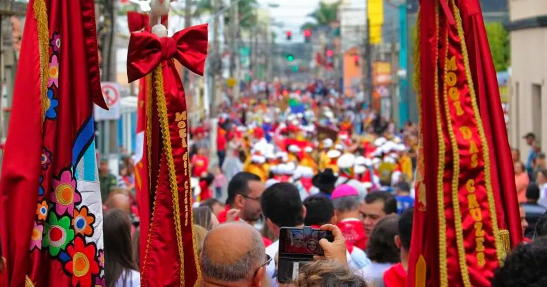 Exposição "Cores da Fé" entra em cartaz em dois lugares simultâneos de Mogi 